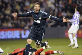 太燃爆了！NFL传奇ChrisTyree创造奇迹NFL常规赛关键对决，网友热议：‘这才是巨星！’_christywhite克里斯蒂怀特