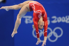 kaiyun-Karsa迎来十赛季高光表现，TES球迷沸腾！