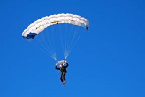 kaiyun开云-浓眉哥连续十场破纪录得分引爆体育圈，曼联迎来极限挑战！