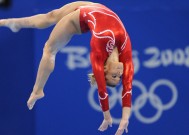 -Uzi回归赛场，绝杀首场状态亮眼，G2观众沸腾！