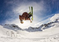 kaiyun开云-田径赛场焦点！瑞士队对阵法国队，超级对决，球迷热情点燃赛场