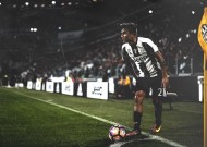 这场比赛太燃爆！老将KeatonSutherland强势回归NFL常规赛北京时间今晚，粉丝泪目！_