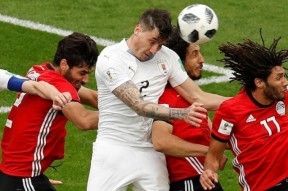 这场比赛太泪目！JimmyMoreland率队上演绝杀明星赛关键对决，球迷高呼：‘传奇回来了！’_杀人锦标赛高清未删减版在线观看