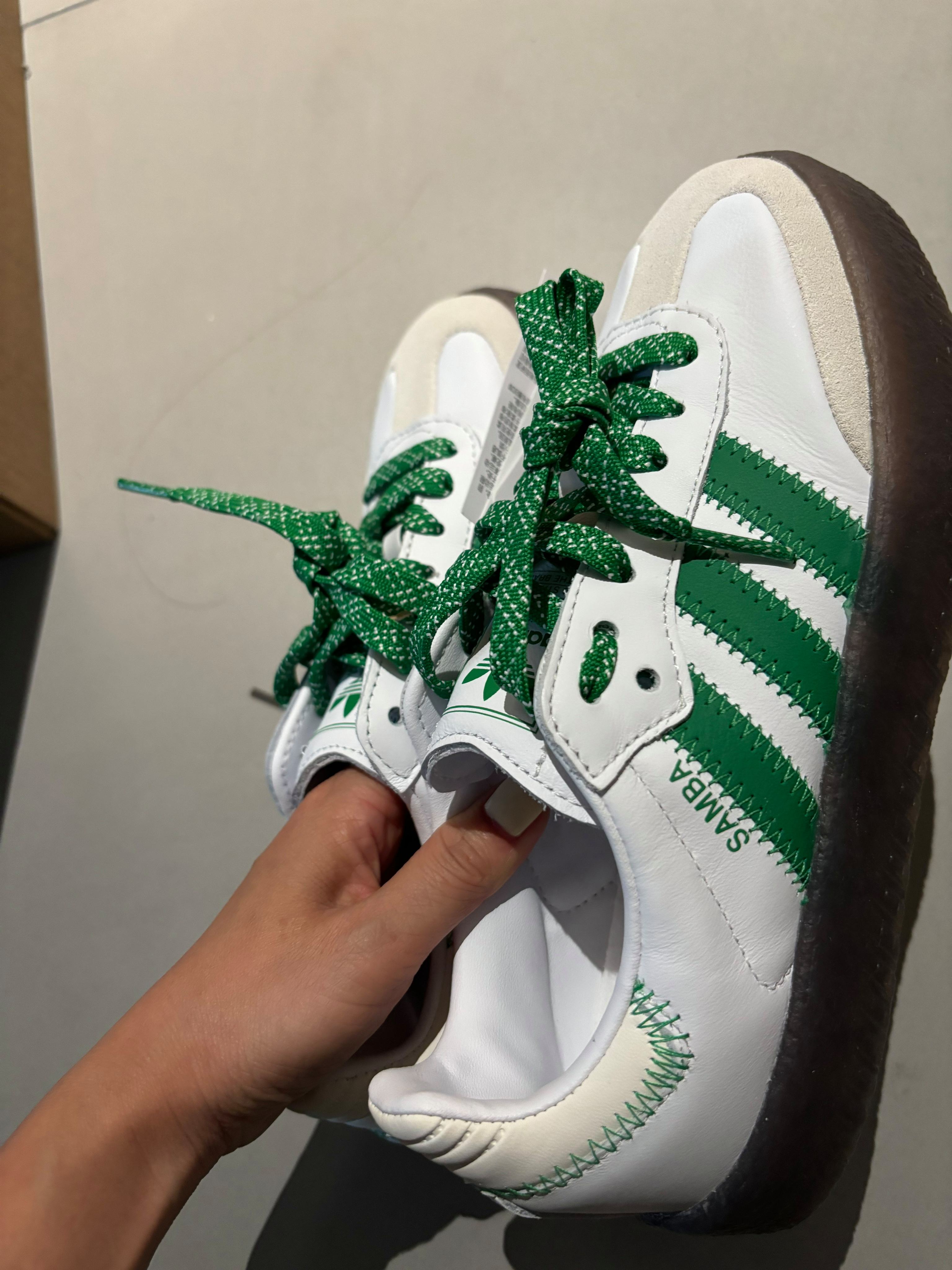 adidasgazelleog区别 adidas和adidas confirmed 