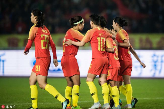 芬兰女足队在国际比赛中获得胜利 