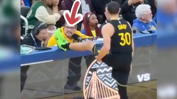 NBA比赛中球员之间的暖心互动 