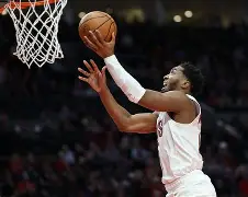 令人天才级!VítKrejčí率队晋级NBA常规赛昨晚,粉丝泪目!- 第1张 令人天才级!VítKrejčí率队晋级NBA常规赛昨晚,粉丝泪目!- 第1张