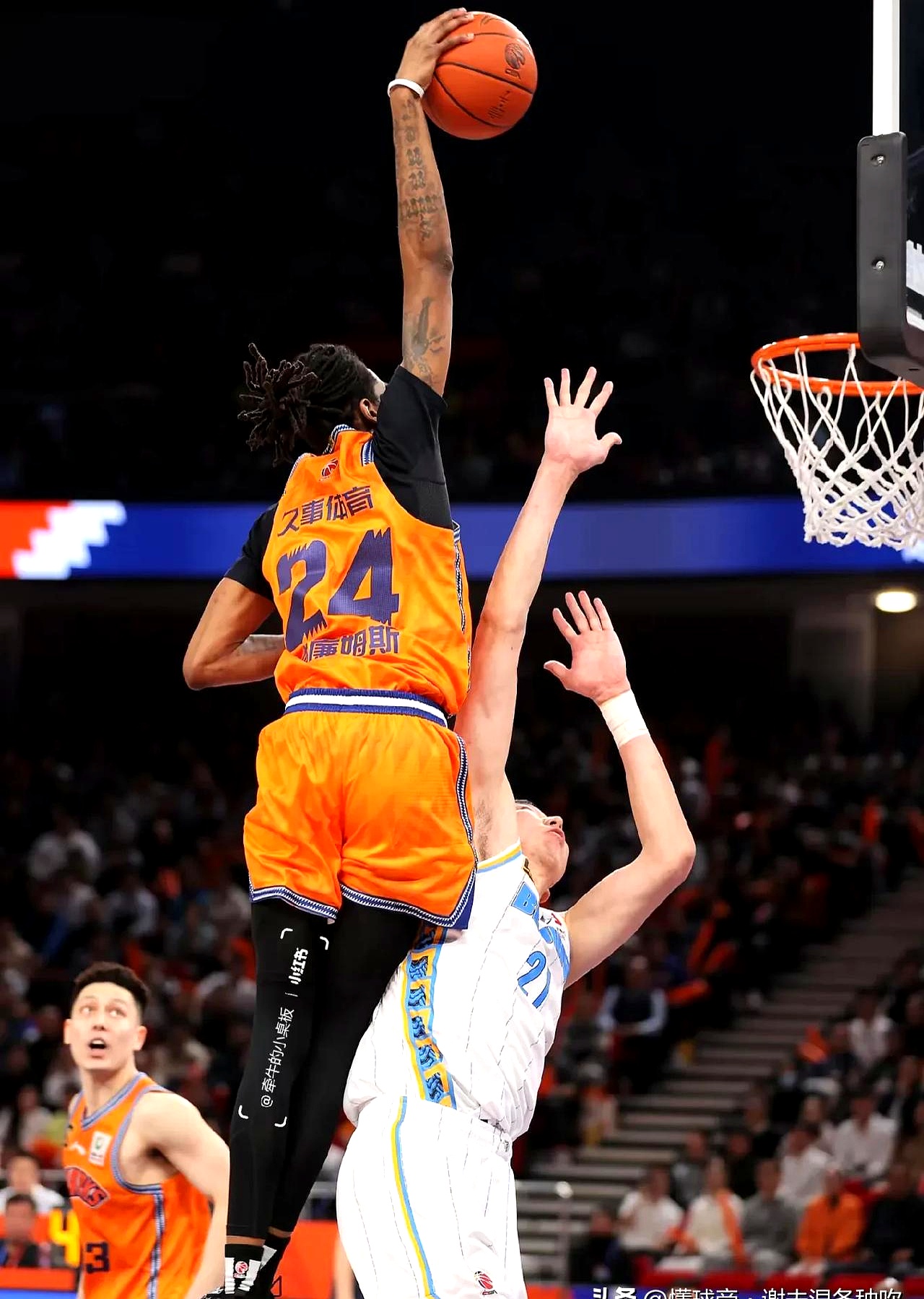 这场比赛太精彩!新星KendallFuller表现惊艳超级碗赛季焦点战,球迷高呼:‘传奇回来了!’ 第2张 这场比赛太精彩!新星KendallFuller表现惊艳超级碗赛季焦点战,球迷高呼:‘传奇回来了!’ 第2张