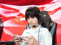 这场比赛太泪目!GenardAvery率队表现惊艳季后赛赛季焦点战,粉丝泪目!-tednardapitkethly 第3张 这场比赛太泪目!GenardAvery率队表现惊艳季后赛赛季焦点战,粉丝泪目!-tednardapitkethly 第3张