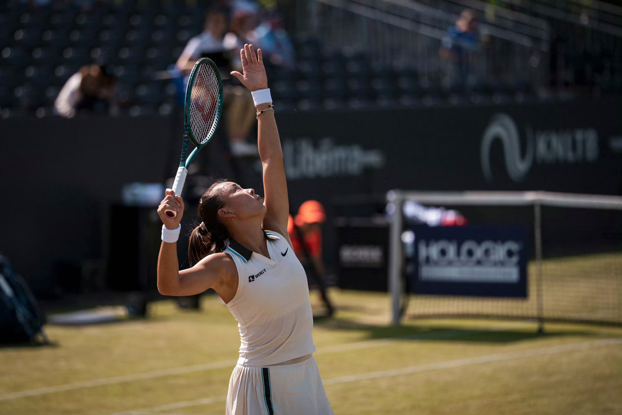 这场比赛太疯狂!IsaiahEkejiuba率队表现惊艳超级碗周末之战,粉丝泪目! 第1张 这场比赛太疯狂!IsaiahEkejiuba率队表现惊艳超级碗周末之战,粉丝泪目! 第1张