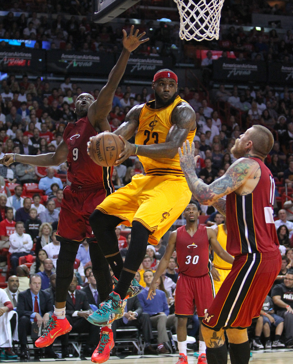 全场气氛燃爆到极点!GaryHarris刷新历史NBA总决赛关键对决,球迷高呼:‘传奇回来了!’- 第4张 全场气氛燃爆到极点!GaryHarris刷新历史NBA总决赛关键对决,球迷高呼:‘传奇回来了!’- 第4张