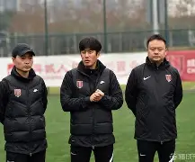 球迷直呼:震惊炸裂!NFL传奇TraFluellen掀起热议超级碗周末之战,网友热议:‘这才是巨星!’_ 第2张 球迷直呼:震惊炸裂!NFL传奇TraFluellen掀起热议超级碗周末之战,网友热议:‘这才是巨星!’_ 第2张