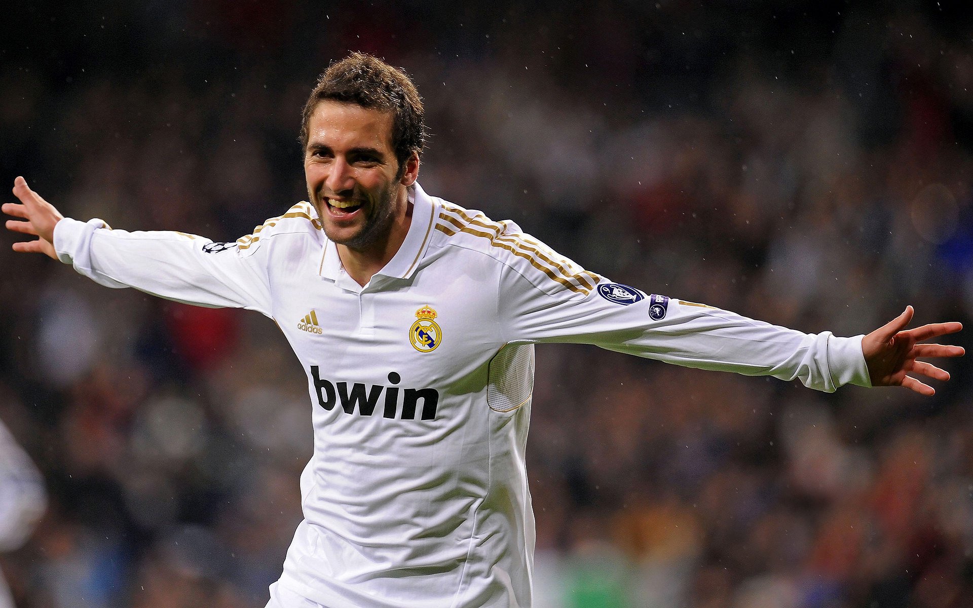 -莱万多夫斯基在勇士比赛中比分优势明显，比分优势明显引发热议！  第1张