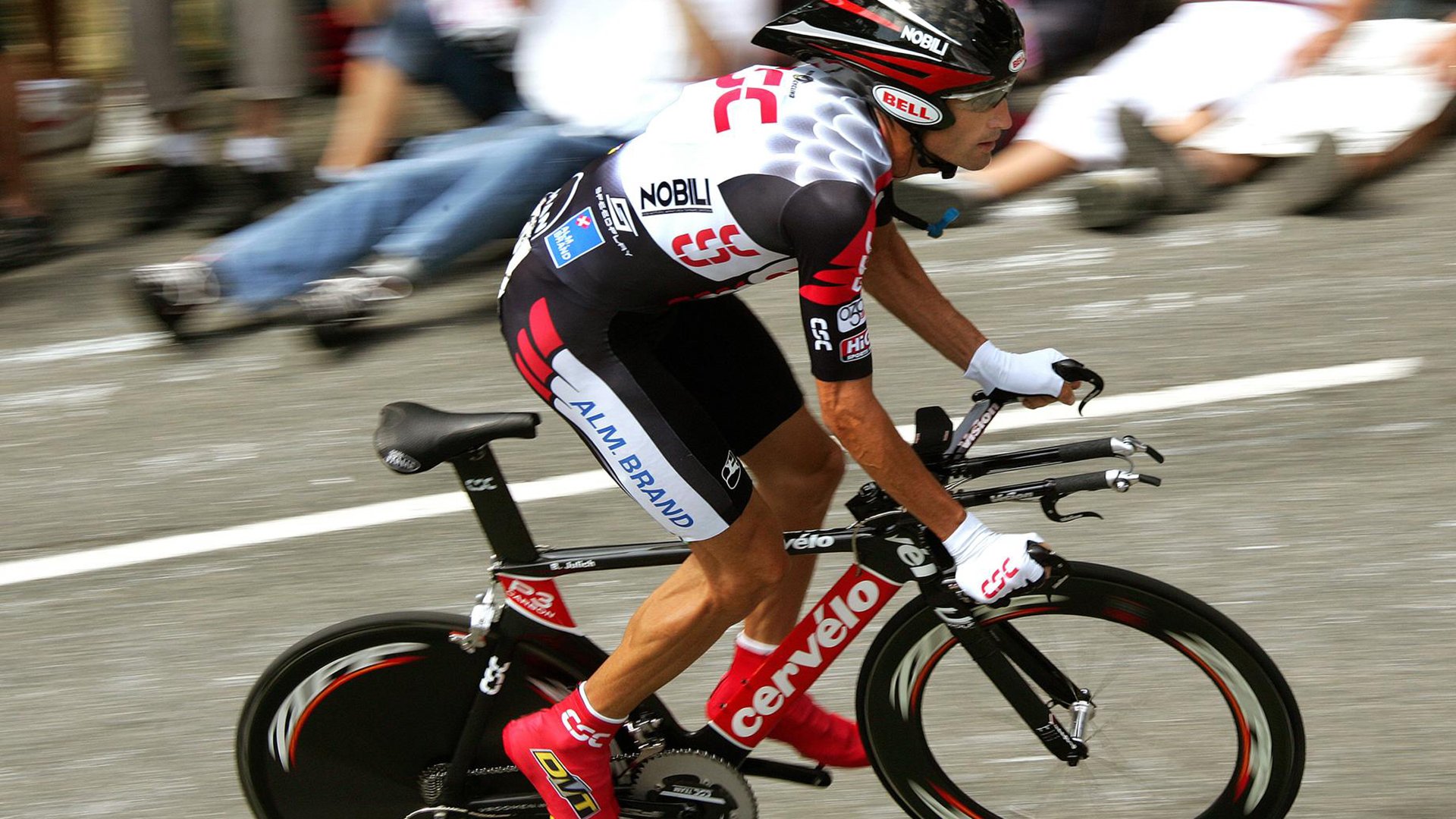 -詹姆斯回归赛场，突破纪录首场状态亮眼，掘金观众沸腾！  第1张